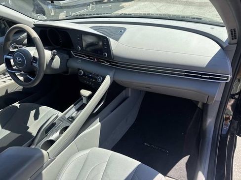 Used 2021 Hyundai Elantra SEL image 16