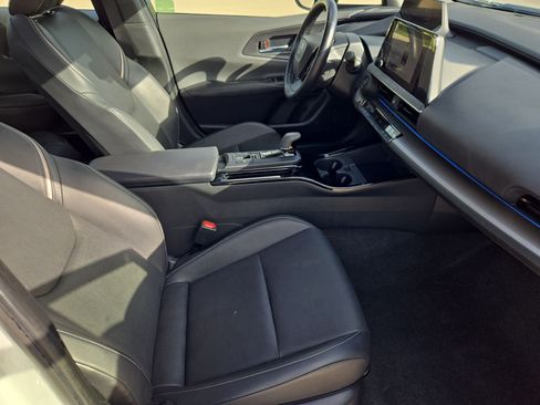Used 2024 Toyota Prius XLE FWD image 32