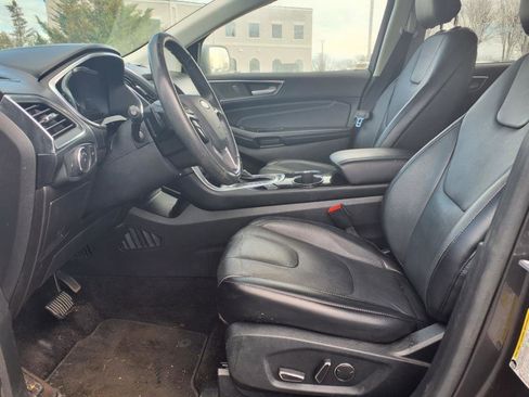 Used 2018 Ford Edge Titanium w/ Ford Safe & Smart Package image 17