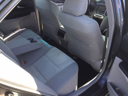 Used 2014 Toyota Camry LE image 12