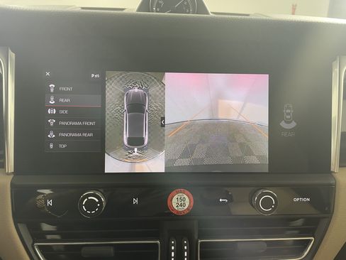 Used 2025 Porsche Macan image 24