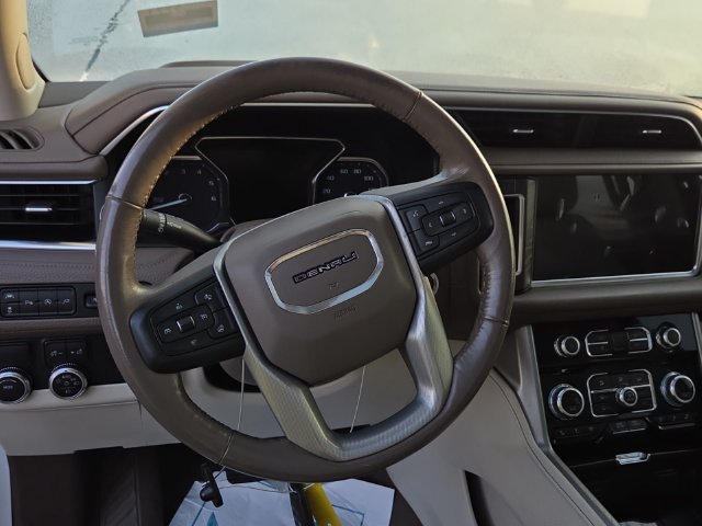 Used 2021 GMC Yukon Denali w/ Denali Premium Package RWD image 8