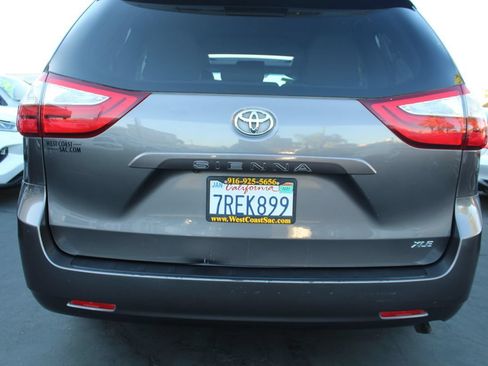 Used 2016 Toyota Sienna XLE FWD image 14