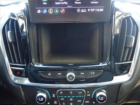 Used 2021 Chevrolet Traverse LT w/ LT Premium Package AWD/4WD image 17