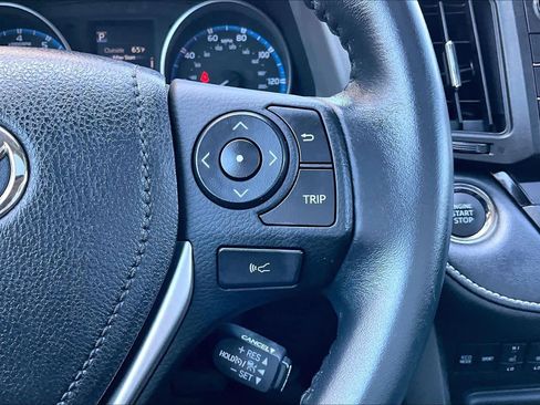 Used 2018 Toyota RAV4 XLE AWD/4WD image 25