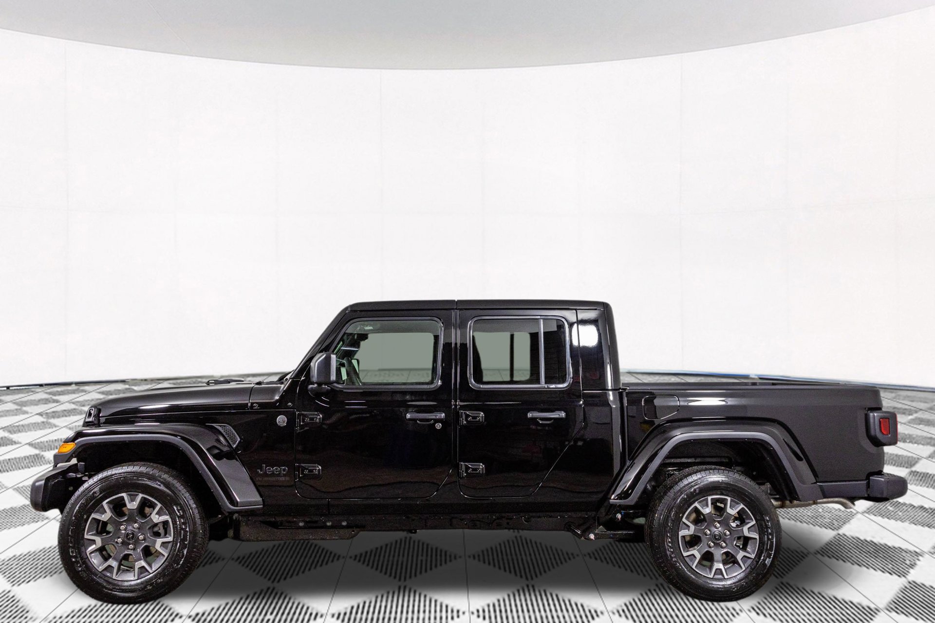 New 2026 Jeep Gladiator Sport AWD/4WD image 19