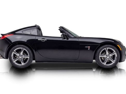 Used 2009 Pontiac Solstice GXP w/ Premium Package RWD image 2
