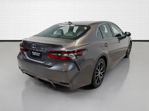 Used 2023 Toyota Camry SE FWD image 9
