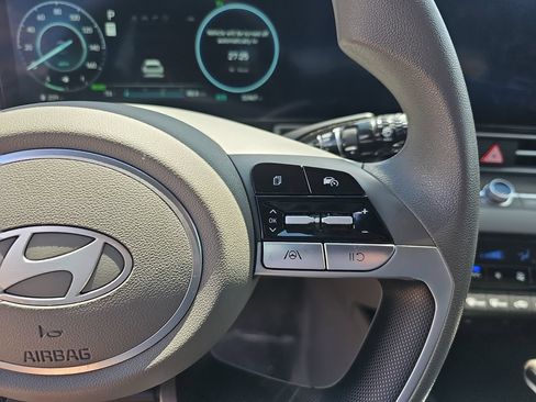 Certified 2024 Hyundai Elantra Blue FWD image 18