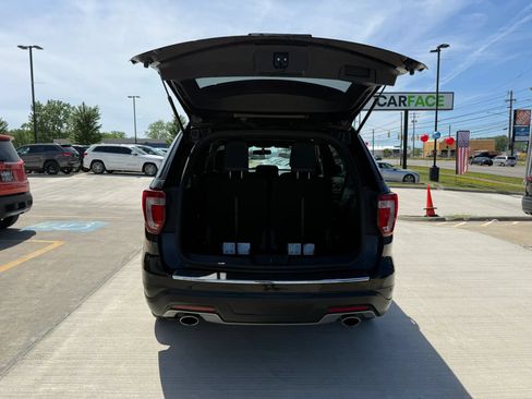 Used 2018 Ford Explorer XLT w/ Equipment Group 202A AWD/4WD image 13