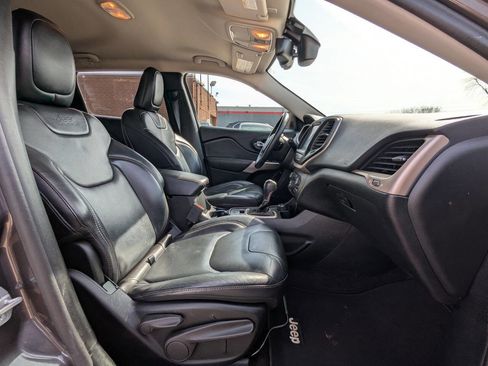 Used 2017 Jeep Cherokee Limited image 16