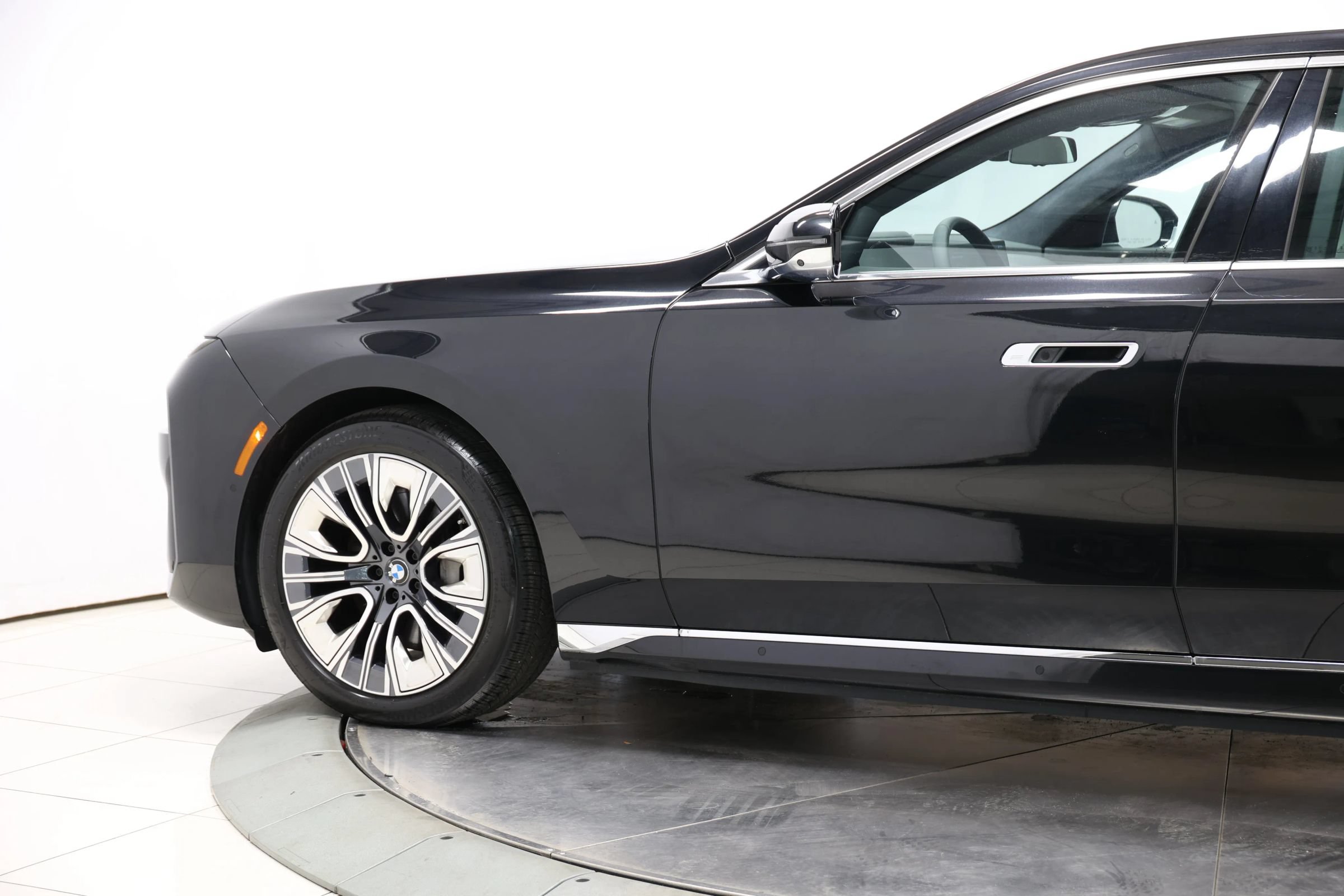 Used 2023 BMW i7 xDrive60 AWD/4WD image 9