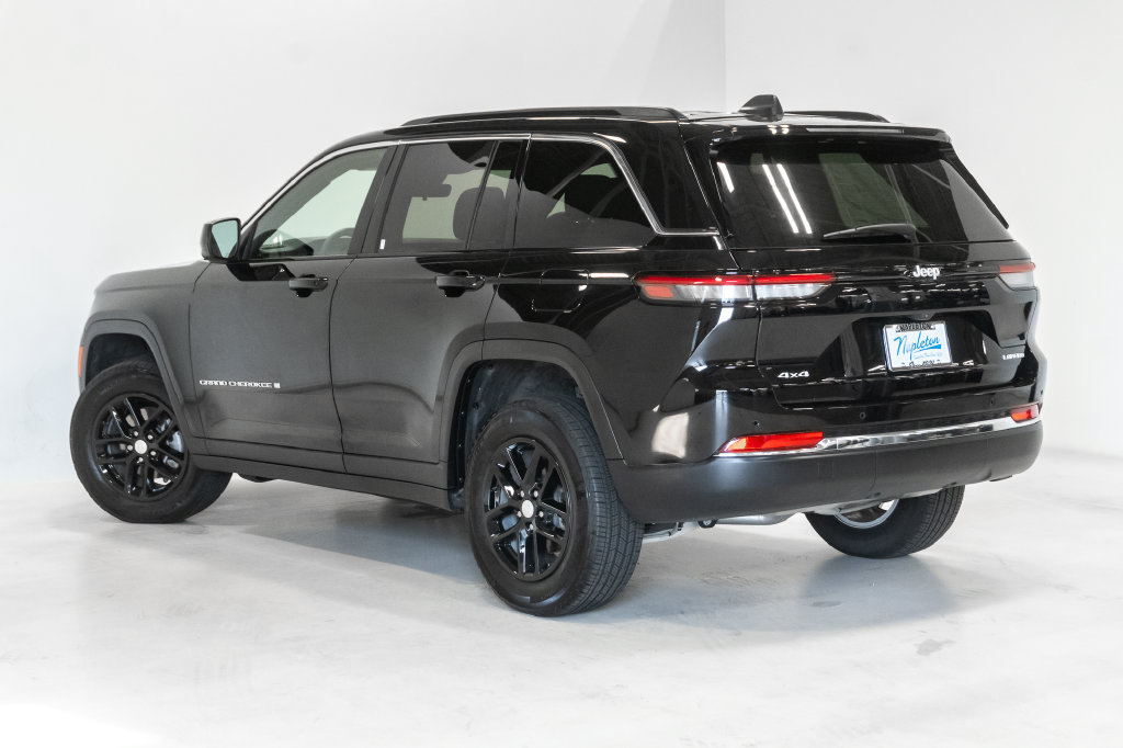 Used 2025 Jeep Grand Cherokee Laredo X w/ Luxury Tech Group I AWD/4WD image 26