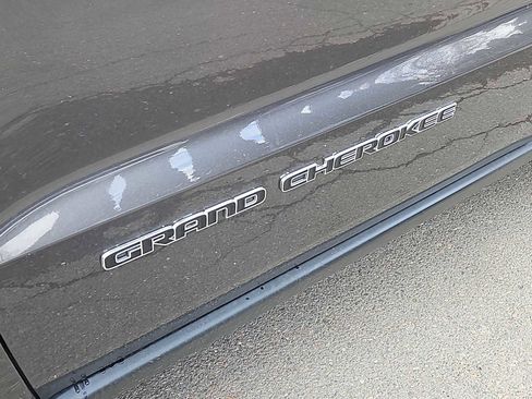 Used 2021 Jeep Grand Cherokee Limited w/ Premium Lighting Group AWD/4WD image 13