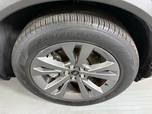 Used 2021 Ford Explorer XLT w/ Equipment Group 202A RWD image 9