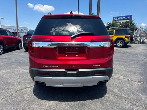 Used 2023 GMC Acadia SLE w/ Driver Convenience Package image 4