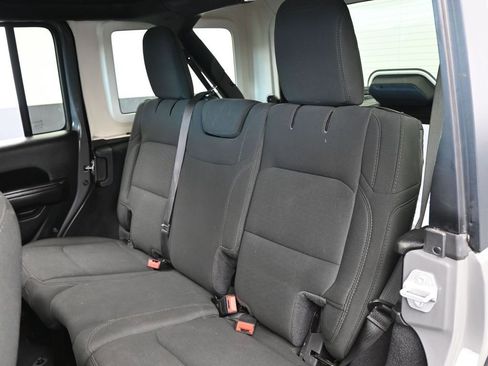 Used 2020 Jeep Wrangler Unlimited Sport S image 33