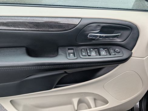 Used 2018 Dodge Grand Caravan SE w/ UConnect Hands-Free Group FWD image 10