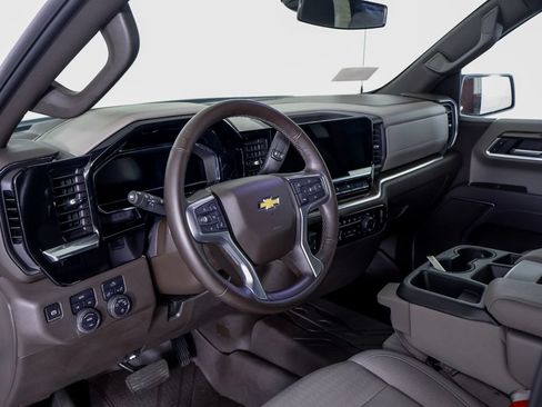 Used 2025 Chevrolet Silverado 1500 LT w/ Protection Package AWD/4WD image 4