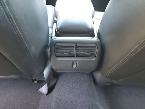 Used 2010 Lincoln Town Car Signature Limited RWD image 12