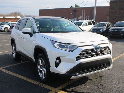 Used 2021 Toyota RAV4 Limited image 4