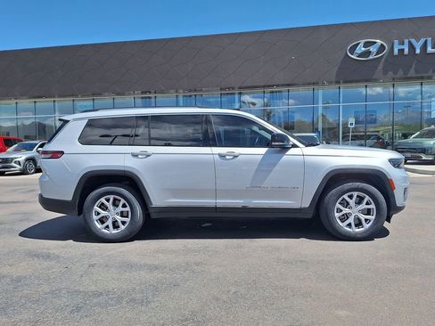 Used 2021 Jeep Grand Cherokee L Limited AWD/4WD image 2