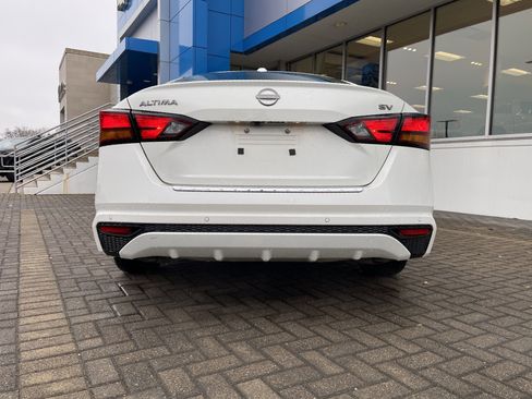 Used 2023 Nissan Altima 2.5 SV image 4