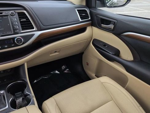 Used 2017 Toyota Highlander Limited AWD/4WD image 17