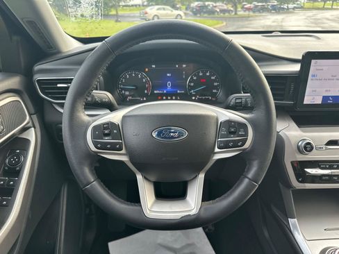 Used 2024 Ford Explorer XLT w/ Equipment Group 202A AWD/4WD image 17
