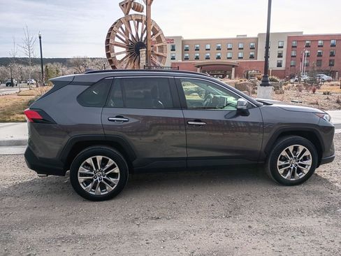 Used 2021 Toyota RAV4 Limited image 7