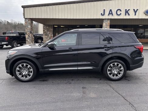 Used 2025 Ford Explorer Platinum image 1