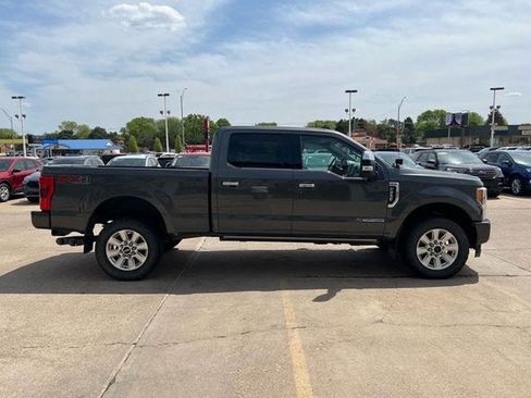 Used 2018 Ford F250 Platinum w/ Platinum Ultimate Package AWD/4WD image 5