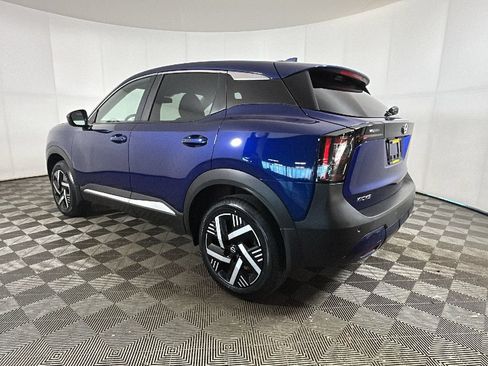 Used 2025 Nissan Kicks SV FWD image 5