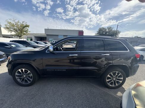 Used 2017 Jeep Grand Cherokee Overland w/ Jeep Active Safety Group AWD/4WD image 2