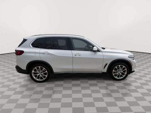Used 2022 BMW X5 xDrive40i w/ Parking Assistance Package AWD/4WD image 8