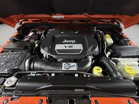 Used 2015 Jeep Wrangler Unlimited Rubicon image 37