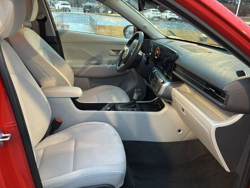 Used 2025 Hyundai Kona SEL image 10