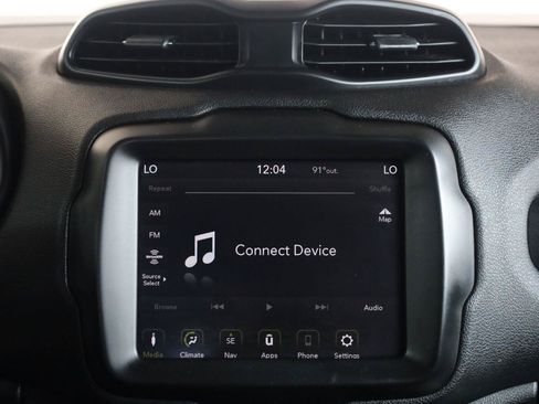 Used 2018 Jeep Renegade Latitude w/ UConnect 8.4 Nav Group FWD image 32