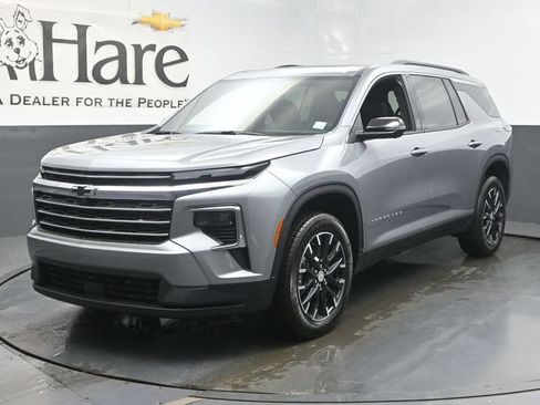 New 2026 Chevrolet Traverse LT w/ Sun and Wheel Package FWD image 13