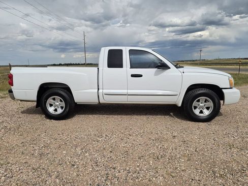 Used 2007 Dodge Dakota Laramie w/ Popular Equipment Group AWD/4WD image 6