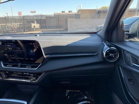 Used 2025 Chevrolet Equinox LT image 33