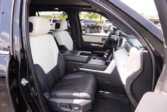 Used 2025 Toyota Sequoia Capstone AWD/4WD image 10