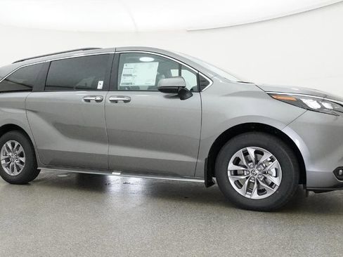 New 2026 Toyota Sienna XLE FWD image 20