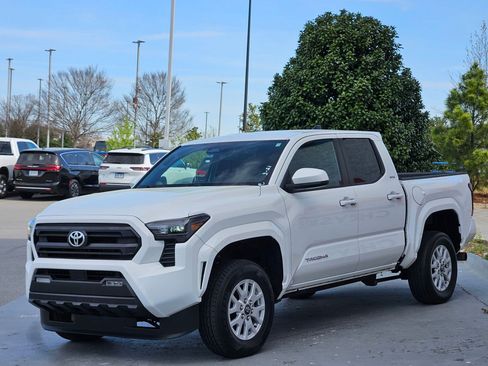 Used 2024 Toyota Tacoma SR5 image 3