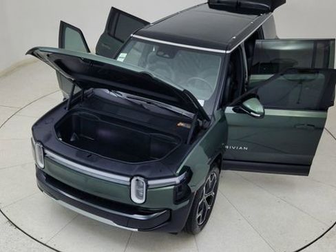 Used 2025 Rivian R1S Adventure image 89