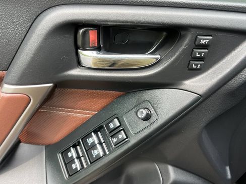 Used 2017 Subaru Forester 2.5i Touring AWD/4WD image 12