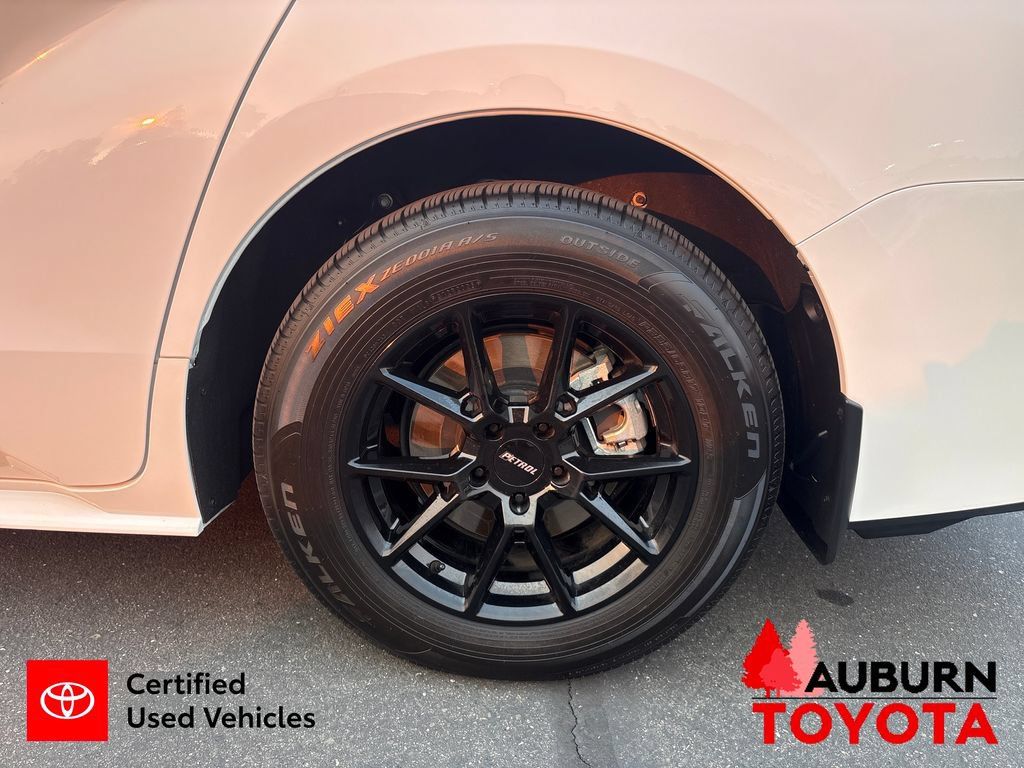 Certified 2025 Toyota Sienna LE AWD/4WD image 11