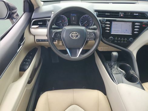 Used 2019 Toyota Camry LE w/ Convenience Package FWD image 12