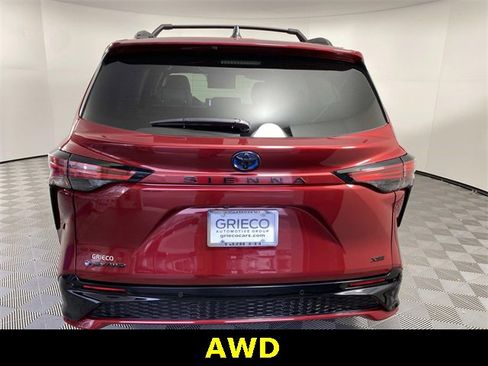 Used 2025 Toyota Sienna XSE image 7