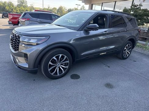 Used 2025 Ford Explorer ST-Line AWD/4WD image 3